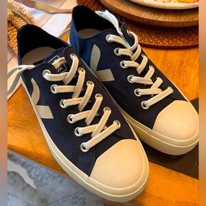 Veja sneakers worn 1 time. Size 41